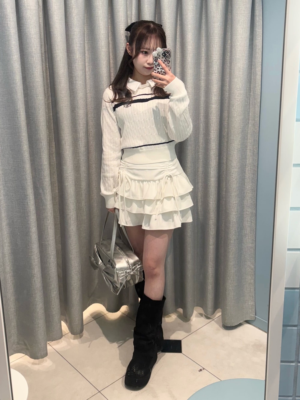 「今日のコーデ、春色、シャツスタイル、春、フェミニンコーデ、カジュアルコーデ、カジュアル、カジュアルガーリー、ガーリー」｜「OLIVE des OLIVEのカラーブロッキングニット（ニット/セーター、ホワイト系）」を使った、yuukaさん（レディース・156cm）の春コーディネートの1枚目の写真