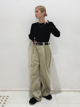 「アイテム（スリッポン）」を使った、辻岡雅さん（レディース・148cm）の秋コーディネート