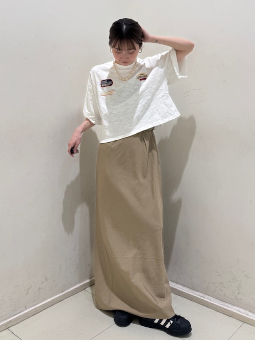 【UNISEX/ユニセックス】エンブロイダリーダメージロゴTee