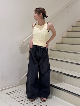 「アイテム（タンクトップ、イエロー系）」を使った、辻岡雅さん（レディース・148cm）の夏コーディネート