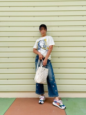 「Desigual（デシグアル）のポートレートTシャツ（Tシャツ/カットソー、ホワイト系）」を使った、Desigual 沖縄 STAFFさん（レディース・160cm）の夏コーディネート