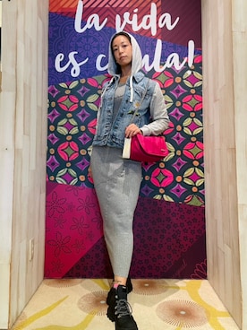 「アイテム（ボディバッグ/ウエストポーチ、レッド系）」を使った、Desigual 沖縄 STAFFさん（レディース・160cm）の秋コーディネート