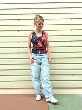 「Desigual（デシグアル）のアブストラクトグラデーション ドレープネックトップ（Tシャツ/カットソー、レッド系）」を使った、Desigual 沖縄 STAFFさん（レディース・160cm）の夏コーディネート