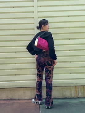 「アイテム（ボディバッグ/ウエストポーチ、レッド系）」を使った、Desigual 沖縄 STAFFさん（レディース・160cm）の秋コーディネート