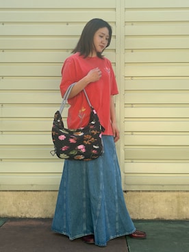 「Desigual（デシグアル）のアイテム（Tシャツ/カットソー、レッド系）」を使った、Desigual 沖縄 STAFFさん（レディース・160cm）の春コーディネート