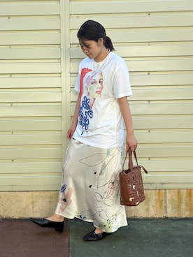 「Desigual（デシグアル）のアート ホワイト半袖コットンTシャツ（Tシャツ/カットソー、ホワイト系）」を使った、Desigual 沖縄 STAFFさん（レディース・160cm）の夏コーディネート