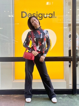 「アイテム（ボディバッグ/ウエストポーチ）」を使った、Desigual 沖縄 STAFFさん（レディース・160cm）の秋コーディネート