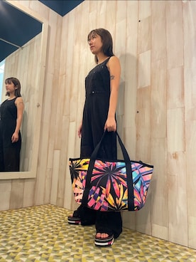 「Desigual（デシグアル）のアイテム（オールインワン・サロペット）」を使った、Desigual 沖縄 STAFFさん（レディース・157cm）の春コーディネート