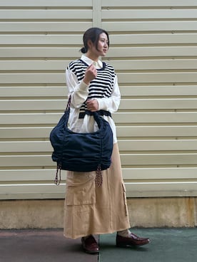 「Desigual（デシグアル）のPRESTON マルチカーゴポケット ロングスカート ベージュ（スカート、ブラウン系）」を使った、Desigual 沖縄 STAFFさん（レディース・160cm）の春コーディネート