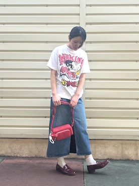 「Desigual（デシグアル）のアイテム（Tシャツ/カットソー、ホワイト系）」を使った、Desigual 沖縄 STAFFさん（レディース・160cm）の春コーディネート