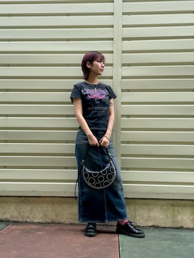 「Desigual（デシグアル）のスタッズハーフムーンショルダーバッグ ブラック（ハンドバッグ、ブラック系）」を使った、Desigual 沖縄 STAFFさん（レディース・160cm）の春コーディネート