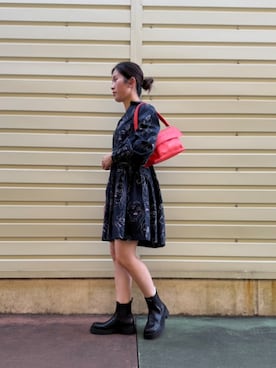 「アイテム（ボディバッグ/ウエストポーチ）」を使った、Desigual 沖縄 STAFFさん（レディース・160cm）の秋コーディネート