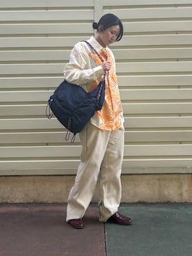 「Desigual（デシグアル）のショルダーバッグナイロンデザイン リュックサック（ショルダーバッグ、ブルー系）」を使った、Desigual 沖縄 STAFFさん（レディース・160cm）の春コーディネート