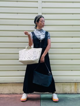 「アイテム（ストール/ショール、ブラック系）」を使った、Desigual 沖縄 STAFFさん（レディース・160cm）の秋コーディネート