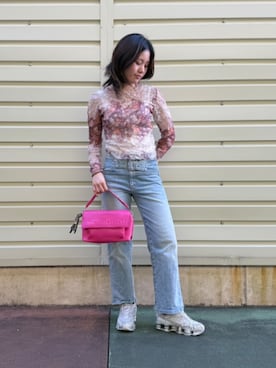 「アイテム（ボディバッグ/ウエストポーチ）」を使った、Desigual 沖縄 STAFFさん（レディース・160cm）の秋コーディネート