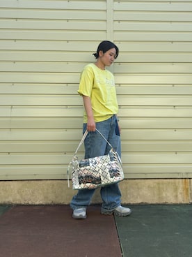 「Desigual（デシグアル）のアイテム（Tシャツ/カットソー、イエロー系）」を使った、Desigual 沖縄 STAFFさん（レディース・160cm）の夏コーディネート
