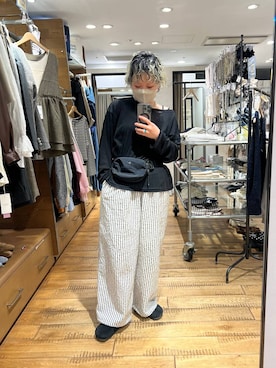 「LOWRYS FARM（ローリーズファーム）のスタイルＵＰクロスカップキャミ　100757（Tシャツ/カットソー、ブラック系）」を使った、ミノさんさん（レディース・154cm）の春コーディネート