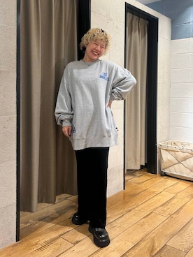 「アイテム（スウェット、シルバー系）」を使った、ミノさんさん（レディース・154cm）の秋コーディネート