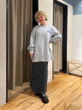 「アイテム（スウェット、シルバー系）」を使った、ミノさんさん（レディース・154cm）の秋コーディネート