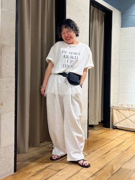 「LOWRYS FARM（ローリーズファーム）の【接触冷感・UVカット】カットイージードロストパンツ 1044353（スウェットパンツ、グレー系）」を使った、ミノさんさん（レディース・154cm）の夏コーディネート