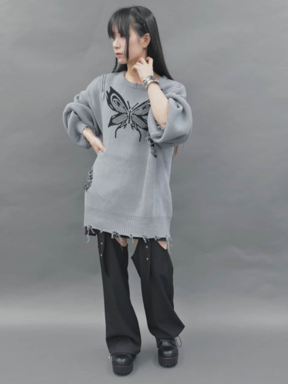 「axes femme、axes femme POETIQUE、低身長、低身長コーデ、低身長女子、お出かけコーデ、ニット、ブーツ、セパレートパンツ、脚出し」｜「axes femme POETIQUEのレースアップミドルブーツ（ブーツ、ブラック系）」を使った、ありさん（レディース・155cm）の秋コーディネートの1枚目の写真