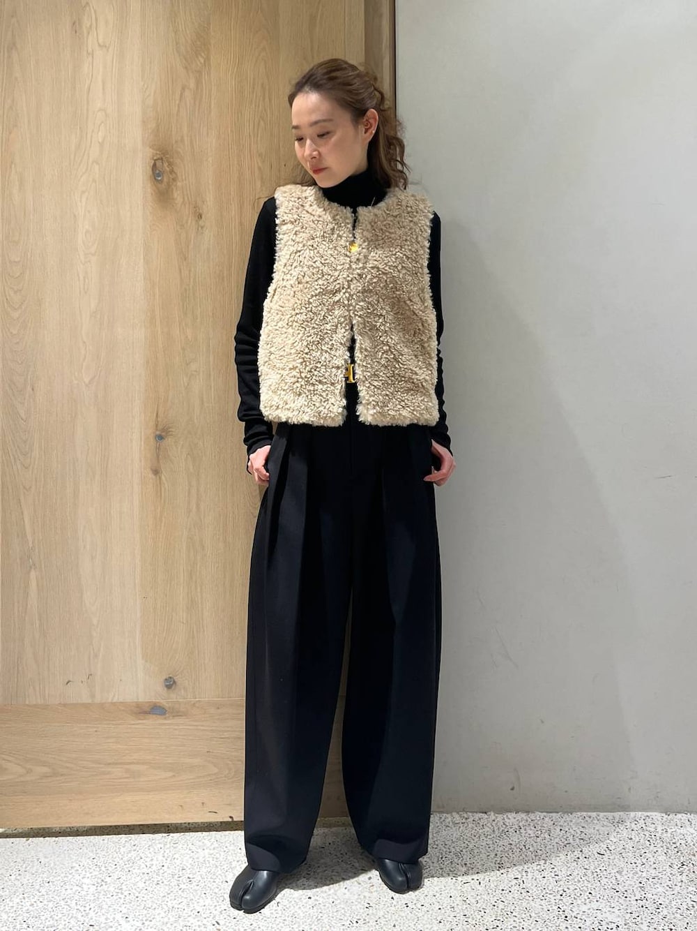 美品カレンソロジーCurensology カーリーショートベスト⭐︎ブラック Curensology(カレンソロジー)/カーリーショートベストを使った人気