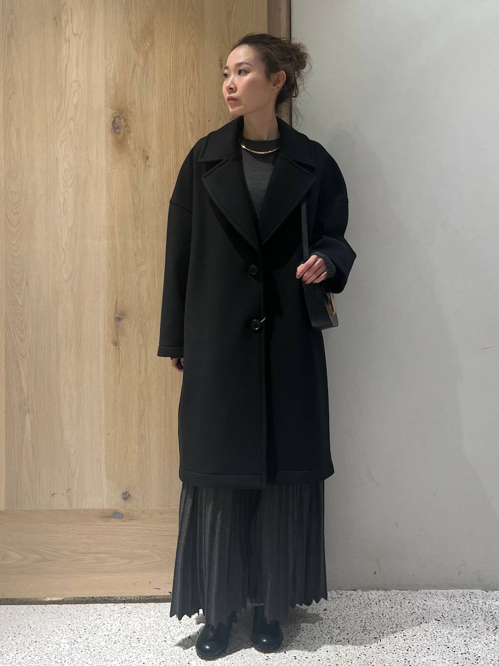 「カジュアル、モテ、デート/ロマンティック、ニット、ゆったり、リラックス、ラフ、女子会、女子ウケ、高見え、フェミニン、旅行、Curensology、着痩せ・細見え、コート」｜「CurensologyのCurensology(カレンソロジー)/ボンディングコート（チェスターコート、ブラック系）」を使った、erik97さん（レディース・162cm）の冬コーディネートの1枚目の写真