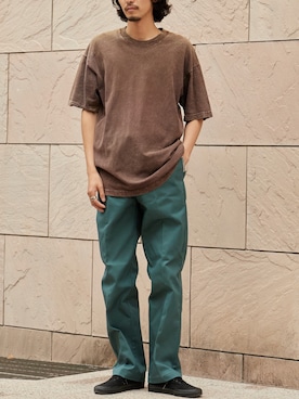 「Dickies（ディッキーズ）の【お気に入り数11万人突破】Dickies/ディッキーズ THE ORIGINAL FIT 874 TCツイル センタープレス スケーターパンツ レングス32インチ ワークパンツ イージーパンツ 2026年 夏 夏服 秋服（チノパンツ、グリーン系）」を使った、rooptokyowearさん（メンズ・173cm）の夏コーディネート