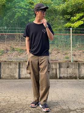 「SAINT LAURENT PARIS（サンローランパリ）のアイテム（Tシャツ/カットソー）」を使った、けろちゃんさん（メンズ・179cm）の秋コーディネート