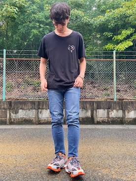 「SAINT LAURENT PARIS（サンローランパリ）のアイテム（Tシャツ/カットソー）」を使った、けろちゃんさん（メンズ・179cm）の秋コーディネート