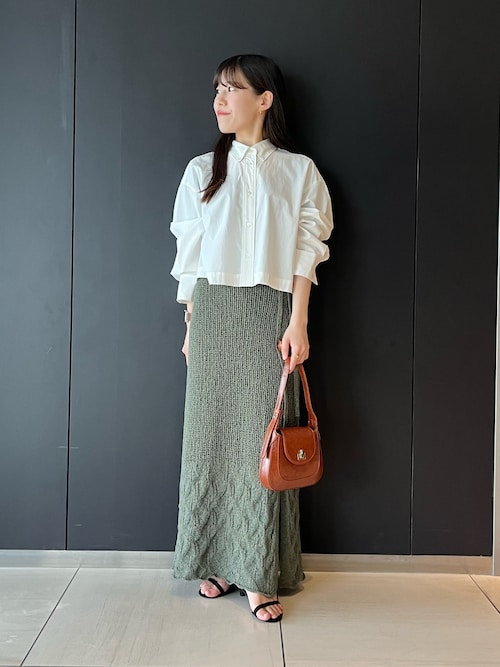 Aritzia ホワイト スポーツスカート サイドスリット Aritzia ホワイト スポーツスカート サイドスリット