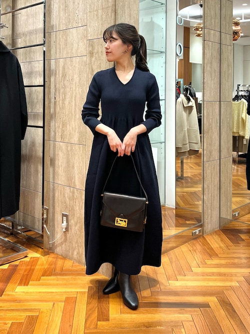 WEB/一部店舗限定』フォルムシルエットVネックリブワンピース