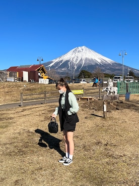 「アイテム（スーツベスト、ブラック系）」を使った、mさん（レディース・161cm）の冬コーディネート