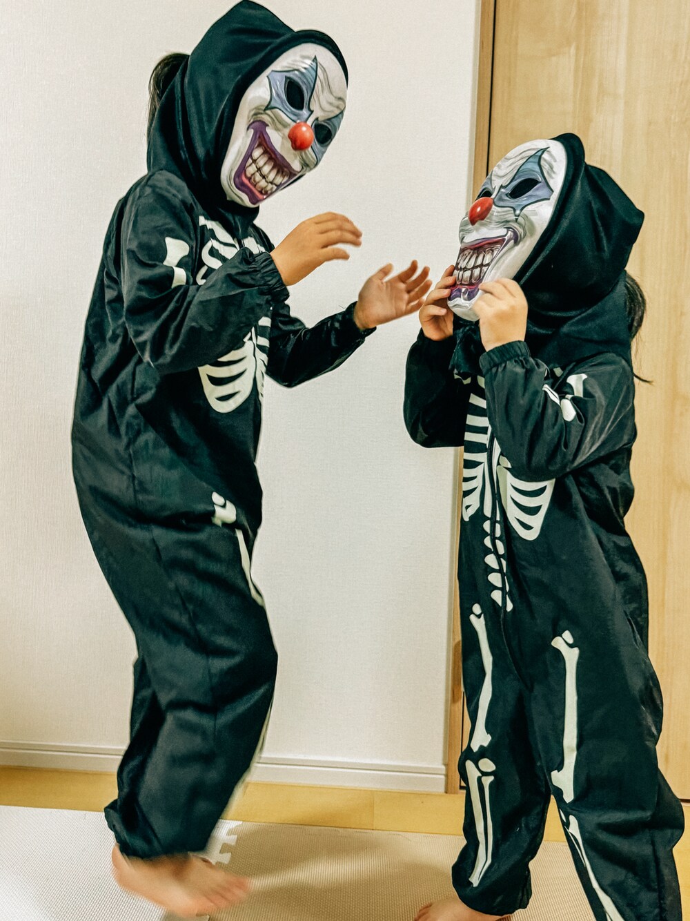 「ハロウィンコーデ、おそろいコーデ、おばけ、ガイコツコーデ、ハッピーハロウィン」｜「ZARA KIDSのアイテム（つなぎ/オールインワン、ブラック系）」を使った、miyakon___さん（キッズ・100cm）の秋コーディネートの1枚目の写真