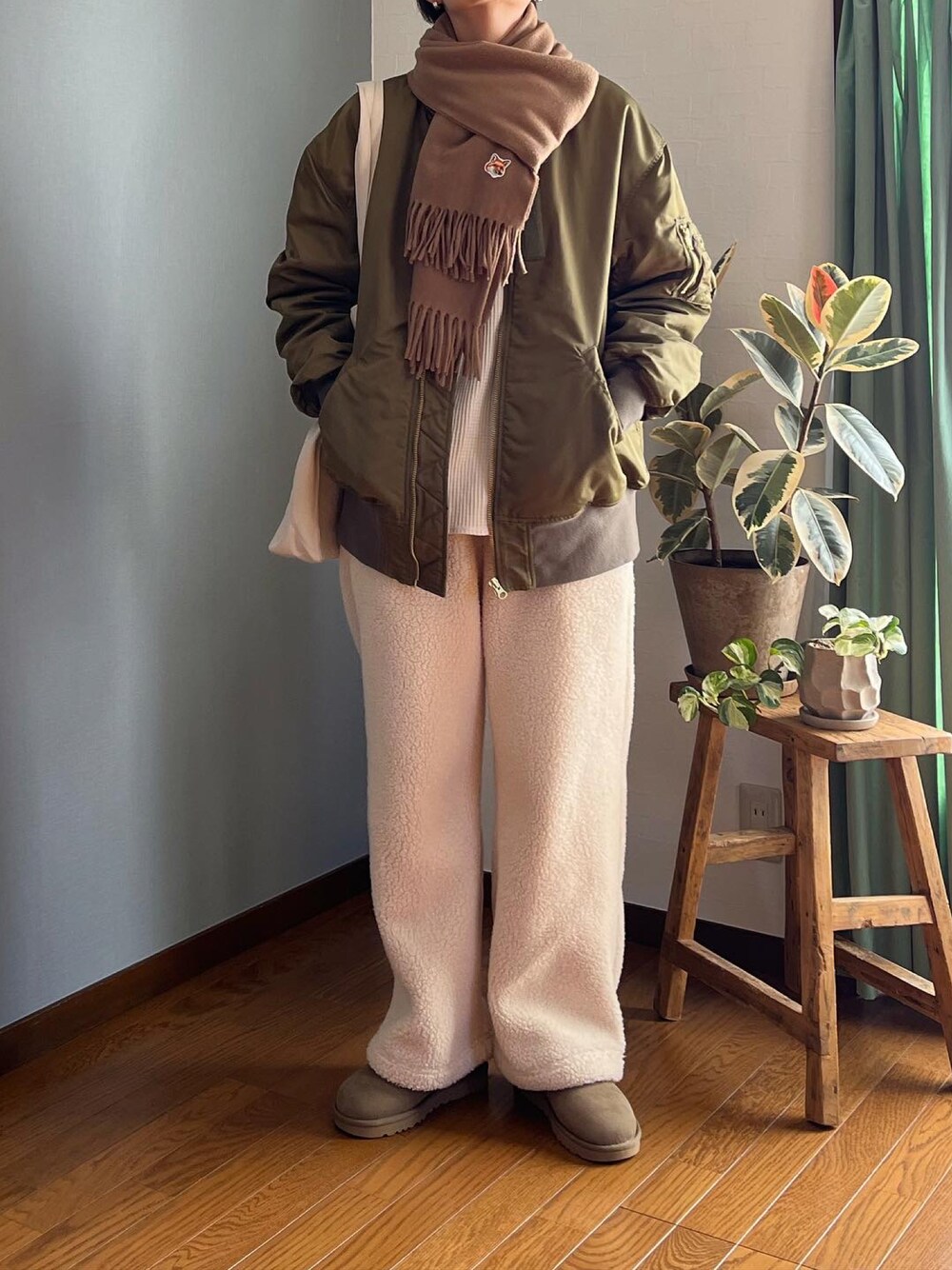 「私の推しブランド、ボア、ボアパンツ、ワイドパンツ、UNIQLO、ユニクロ、ママコーデ、高身長コーデ、マフラー、MA-1、ブーツ、冬コーデ、あったかコーデ」｜「JOURNAL STANDARDのビッグMA-1◆（MA-1、グリーン系）」を使った、みーさん（レディース・171cm）の冬コーディネートの1枚目の写真