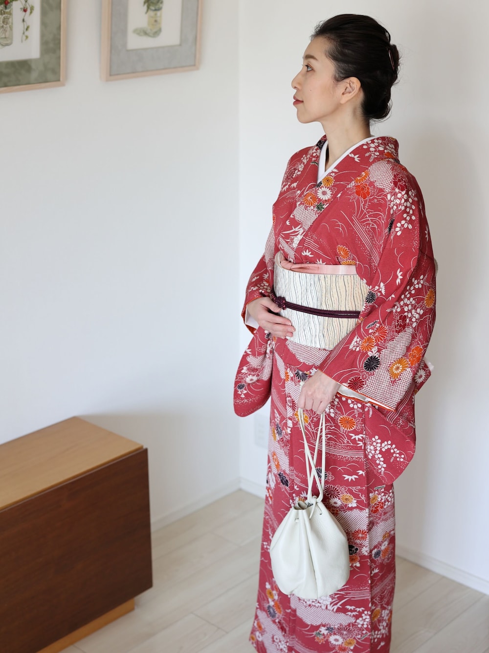 「着物、着物コーデ、和装、小紋、アラフォー、ママコーデ、ママファッション、春、ピンク、冬」｜「green label relaxingの○[ア・ラ・マルヴァ]A.la Malva KFC 巾着バッグ（トートバッグ、ホワイト系）」を使った、MIKAさん（レディース・161cm）の冬コーディネートの1枚目の写真