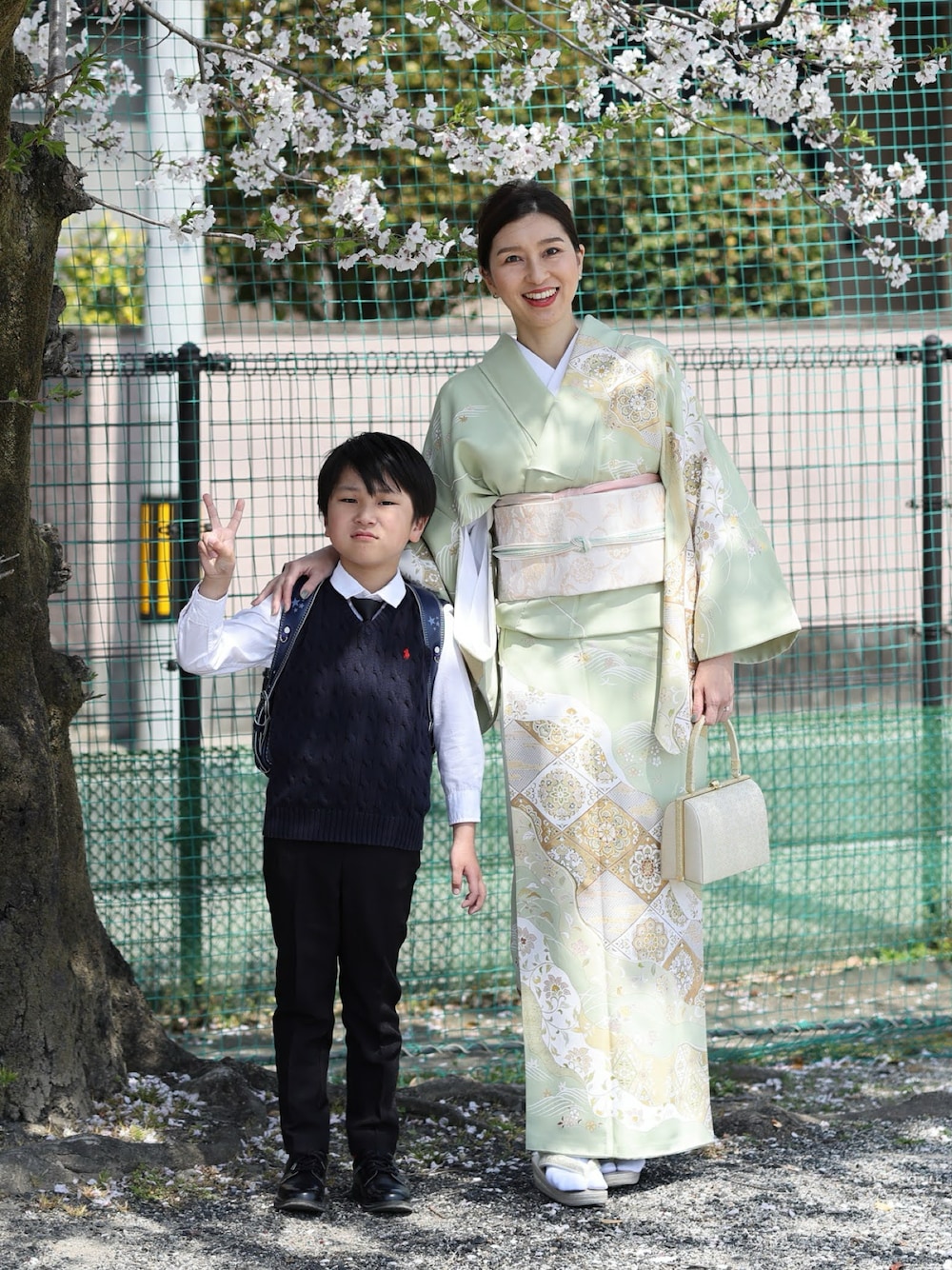 「入学式、入学式コーデ、入学式・卒業式、着物、男の子、男の子コーデ、きれいめコーデ、セレモニー、オケージョン、アラフォー、ママコーデ、ママファッション」｜「POLO RALPH LAURENのアイテム（ニット/セーター、ブラック系）」を使った、MIKAさん（骨格ナチュラル・レディース・161cm）の春コーディネートの1枚目の写真