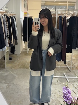 「KBF（ケイビーエフ）のタックドレープロンTEE（Tシャツ/カットソー、ホワイト系）」を使った、亜衣さん（レディース・153cm）の冬コーディネート