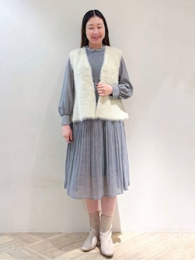 「index（インデックス）の《andGIRL掲載》フェザーペプラムジレ【洗濯機OK／抗ピル】（Vest、ベージュ系）」を使った、sayaさん（レディース・163cm）の秋コーディネート