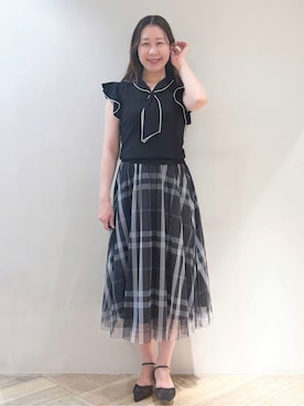 「index（インデックス）のフレアスリーブボウタイニット【洗濯機洗い可/接触冷感/抗ピル】（Knitwear、ブラック系）」を使った、sayaさん（レディース・163cm）の夏コーディネート