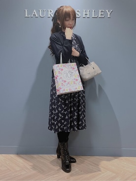 「LAURA ASHLEY（ローラアシュレイ）の【70周年セレブレーティングプリント】ギリー柄 マグカップ ギフトボックス入り（グラス/マグカップ/タンブラー、ピンク系）」を使った、yukinoさん（レディース・164cm）の秋コーディネート