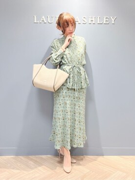 「LAURA ASHLEY（ローラアシュレイ）の【カンタベリー柄ポーチ付き】トートバッグ（トートバッグ、ベージュ系）」を使った、yukinoさん（レディース・164cm）の秋コーディネート