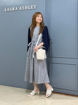 「LAURA ASHLEY（ローラアシュレイ）の【接触冷感／洗える】スウィート アリッサム柄スムースワンピース（ワンピース、ブルー系）」を使った、miさん（レディース・154cm）の夏コーディネート