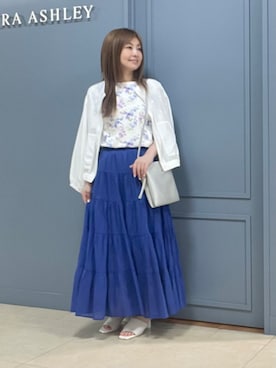 「LAURA ASHLEY（ローラアシュレイ）の【UVカット／接触冷感】ポリー柄 コットンジャージーTシャツ（Tシャツ/カットソー、ホワイト系）」を使った、miさん（レディース・154cm）の春コーディネート
