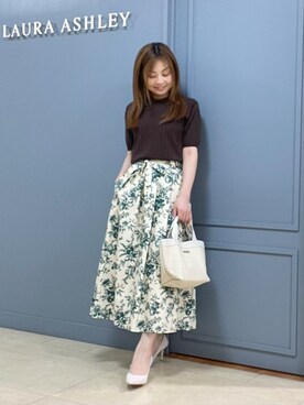 「LAURA ASHLEY（ローラアシュレイ）の【洗える／コットン100％／ウエストゴム／3colors】ウォールド ガーデン柄スカート（スカート、グリーン系）」を使った、miさん（レディース・154cm）の春コーディネート