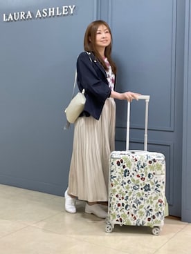 「LAURA ASHLEY（ローラアシュレイ）の【洗える】フード付きライトブルゾン（ブルゾン、ブルー系）」を使った、miさん（レディース・154cm）の春コーディネート