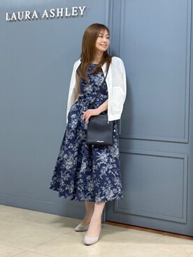 「LAURA ASHLEY（ローラアシュレイ）の【洗える／コットン100％／3colors／同柄アイテムあり】ウォールド ガーデン柄ワンピース（ワンピース、ブルー系）」を使った、miさん（レディース・154cm）の春コーディネート