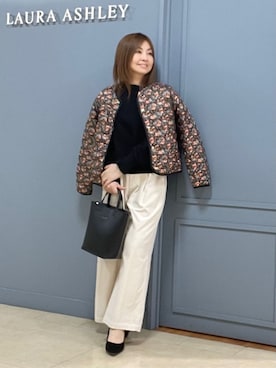 「LAURA ASHLEY（ローラアシュレイ）の【ダウン使用／ロゴ刻印ボタン】エラビー フローラル柄 ライトダウンコート（ダウンジャケット/コート、ブラック系）」を使った、miさん（レディース・154cm）の冬コーディネート