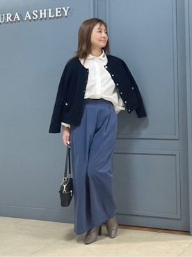 「LAURA ASHLEY（ローラアシュレイ）の【洗える／コットン100％／刻印ボタン】コームドコットンカーディガン（カーディガン/ボレロ、ブルー系）」を使った、miさん（レディース・154cm）の冬コーディネート