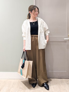 「grove（グローブ）の【貴島明日香さん着用/洗える】大人のストライプ フーディシャツ（シャツ/ブラウス、ベージュ系）」を使った、kuwawaさん（レディース・159cm）の春コーディネート